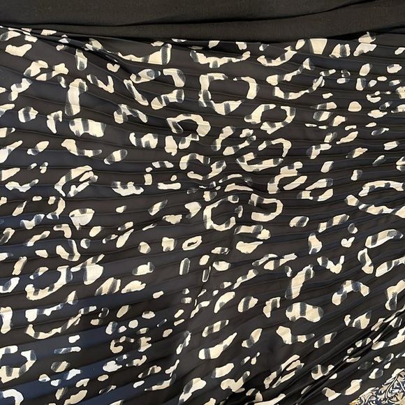 Skirts - Picture 4 of 6